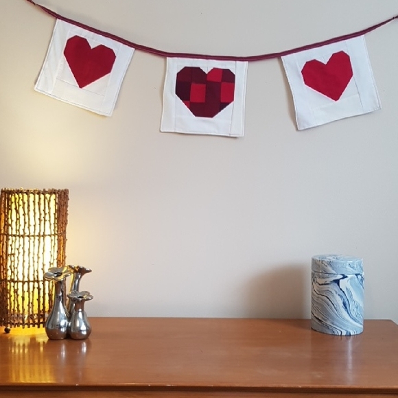 Queen Of Hearts Home Decor Banner 3 Heart Quilted Patchwork Handmade - Picture 1 of 6